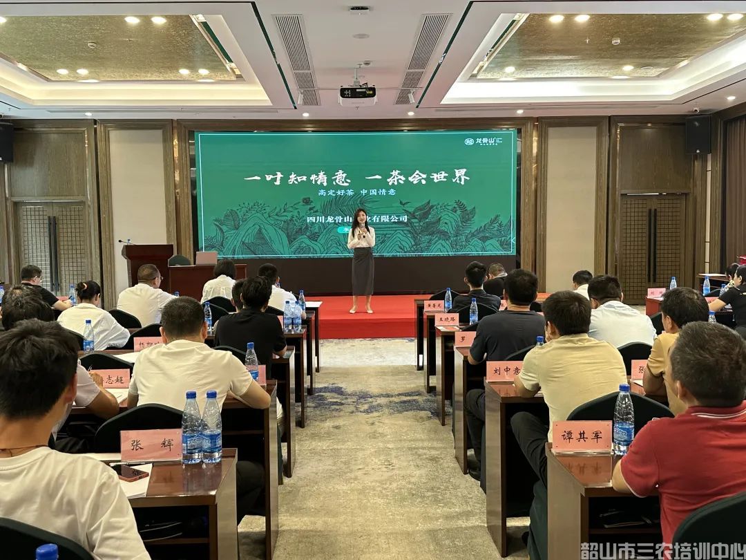 第五期返鄉(xiāng)入鄉(xiāng)創(chuàng)業(yè)培訓(xùn)班在我中心開班(圖13) 第五期返鄉(xiāng)入鄉(xiāng)創(chuàng)業(yè)培訓(xùn)班在我中心開班(圖13)